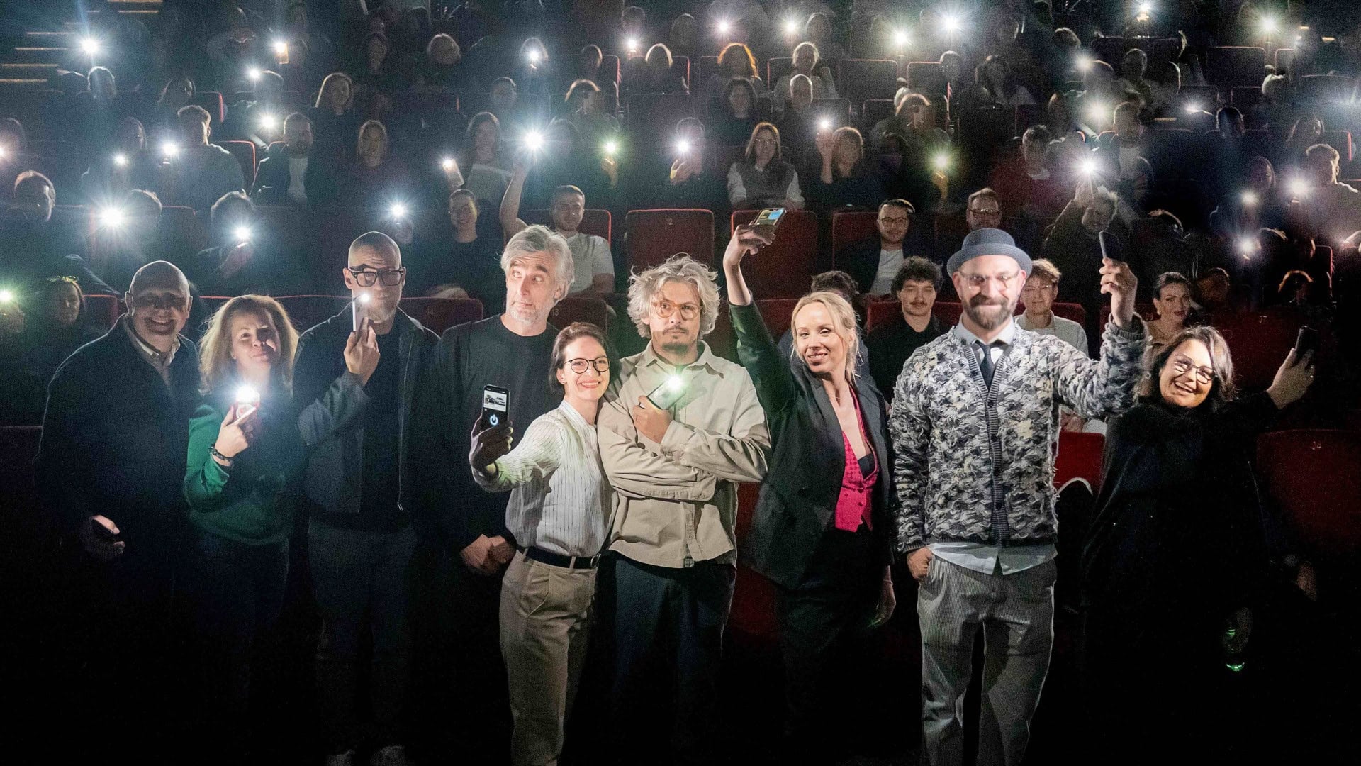 na snímke je Keď sa zhasne, obsadenie