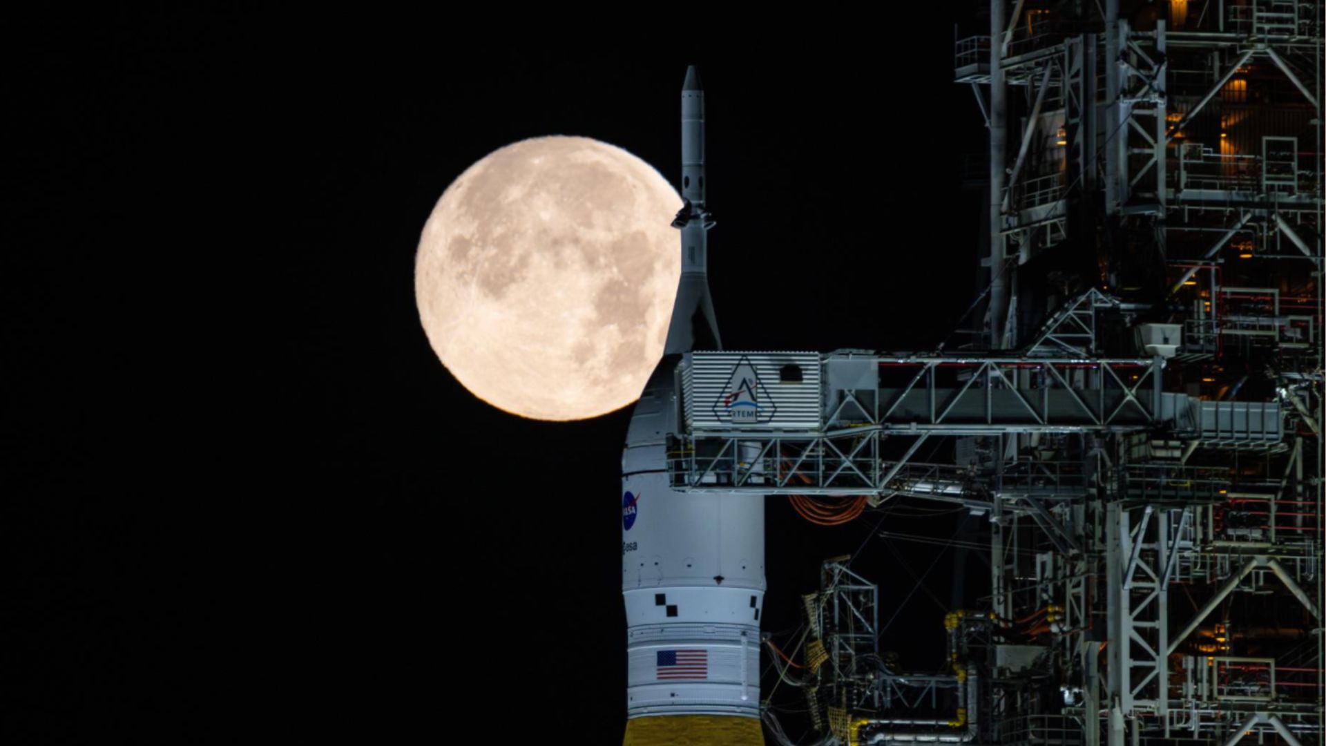 na snimke je let na mesiac