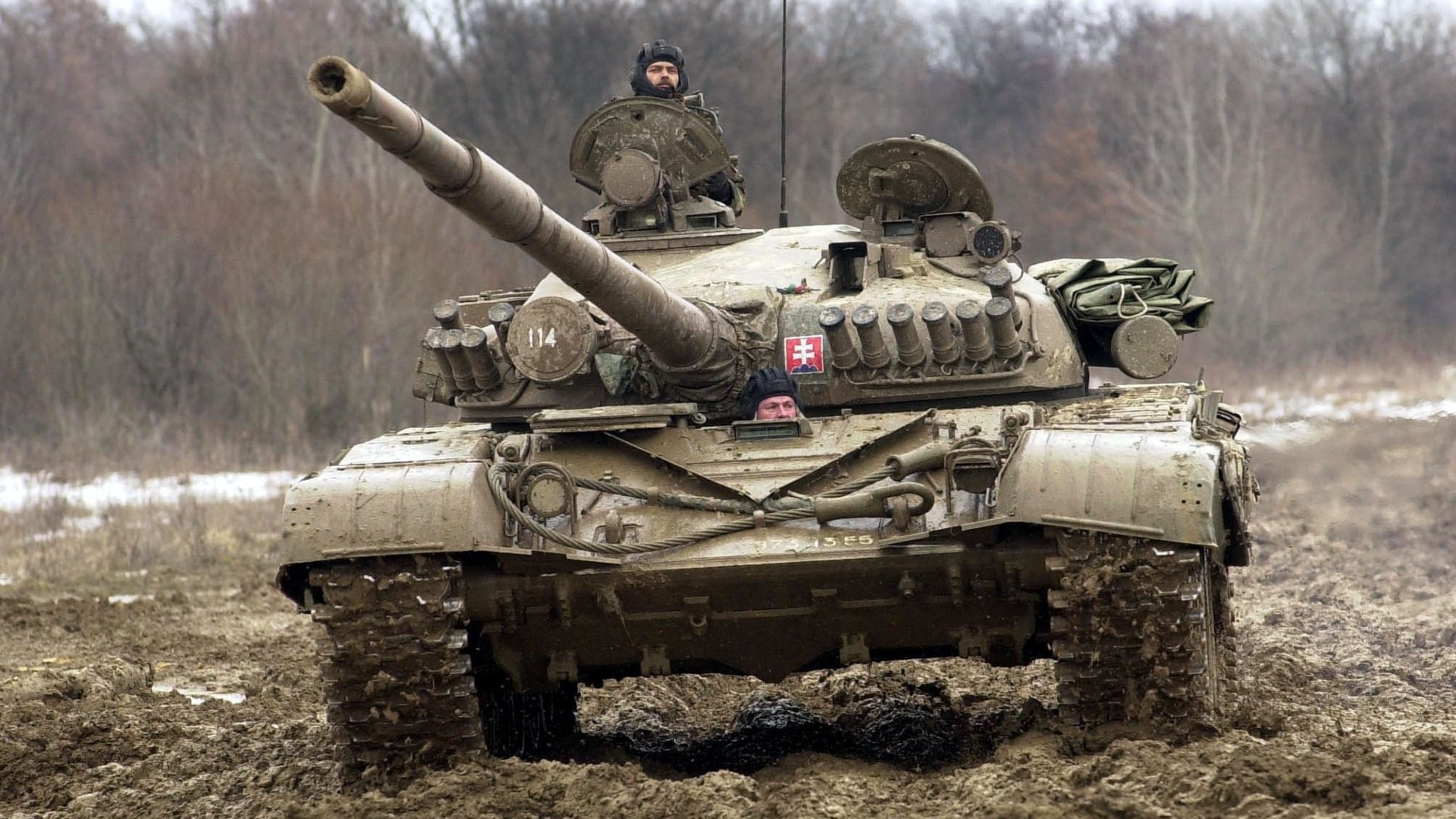 Na snímke tank T-72