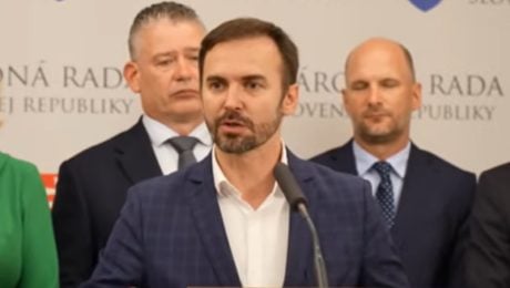 Slovensko žije politickými témami