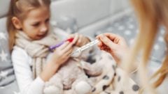 Jarné prázdniny prinášajú choroby aj peniaze: Štát vyplatí rodičom stovky eur, ak zostanú s deťmi doma