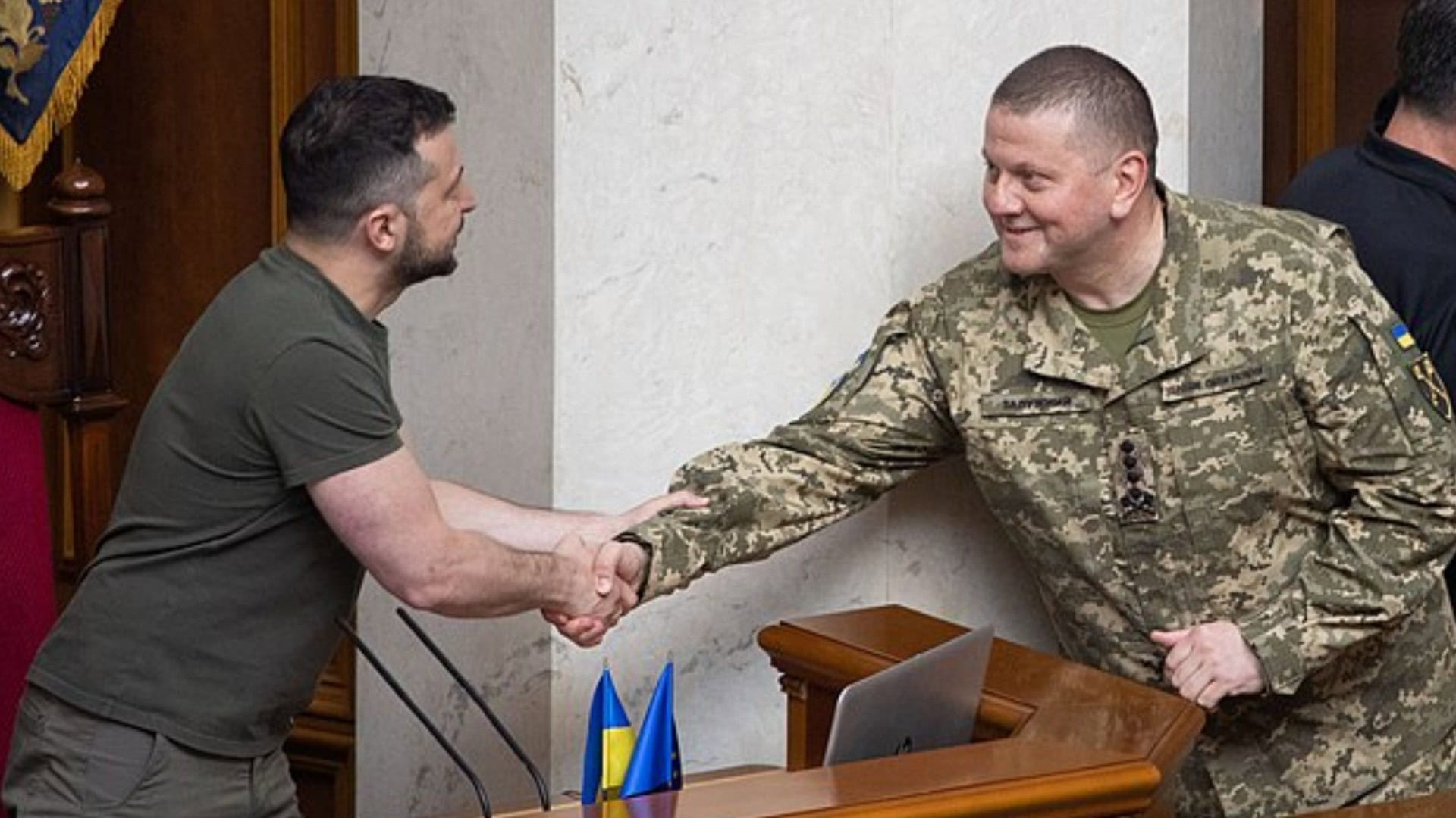 Zelensky má vážneho súpera