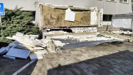 Mimoriadny zásah záchránarov, hlásia obeť: Z Klientskeho centra na juhu Slovenska spadla strecha