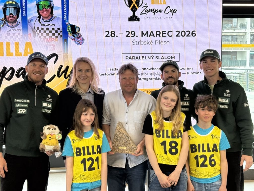 1_Bratia Žampovci, Jana Gregorovičová (BILLA), Tomáš Kmeť (LK Victory ) so svojimi zverencami_16. 3. 2026