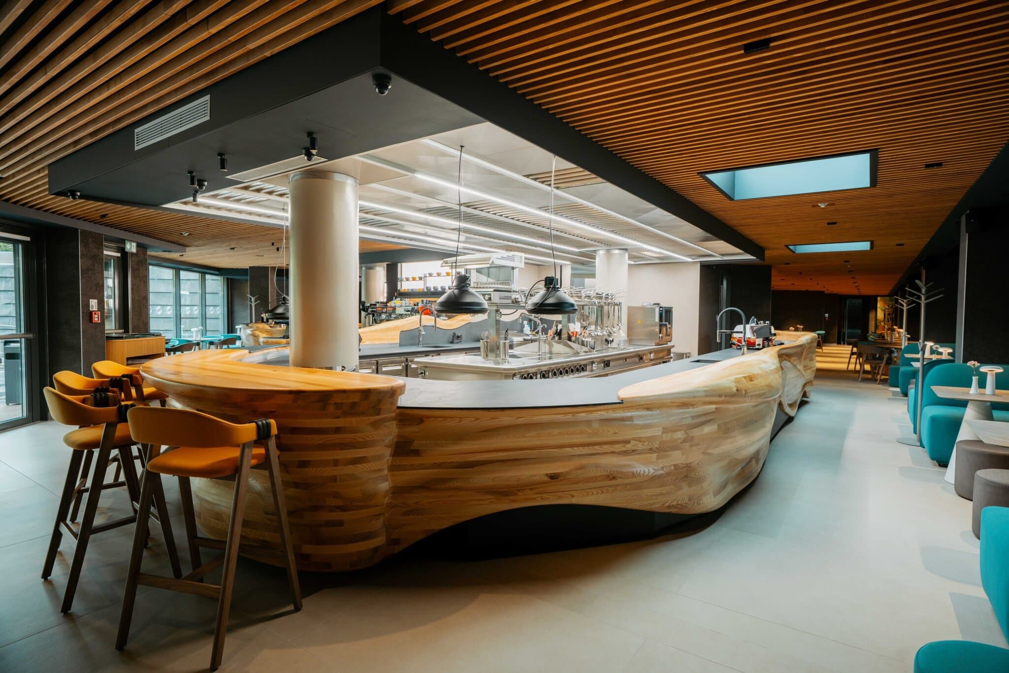 1. EMOTI Sharefood Tavern