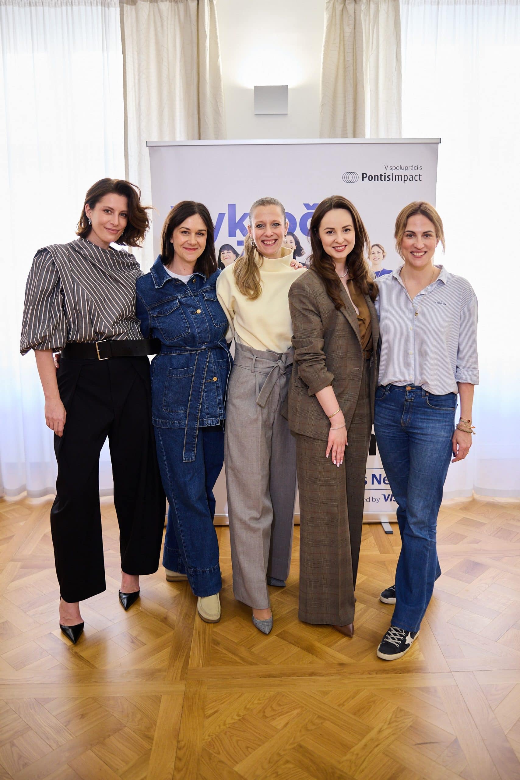 Na snimke su Ambasádorky 4. ročníka grantového programu Visa She´s next