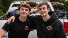 Bratia tínedžeri kúpili starý pick-up za 3470 eur. Dnes im biznis investícia zarába milióny ročne