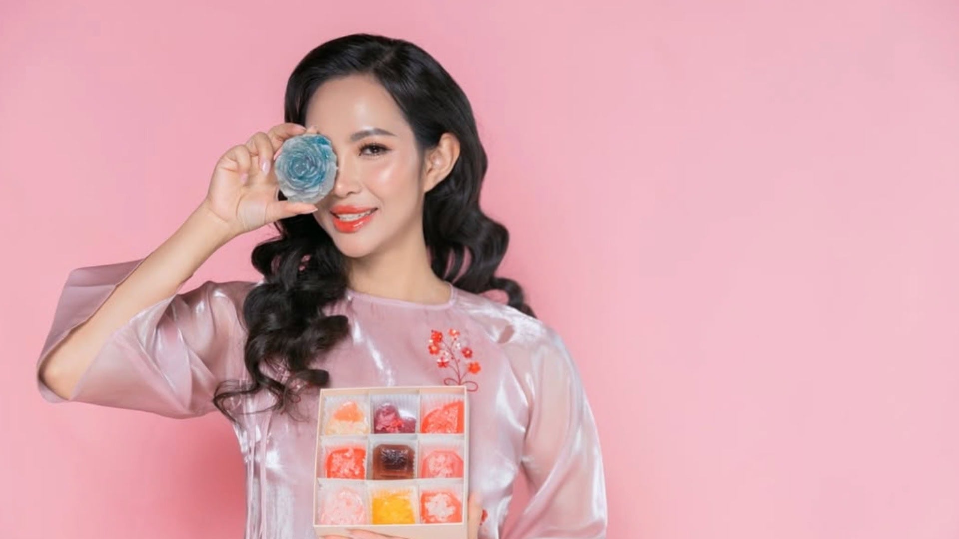 na snimke je silk gem, cukriky