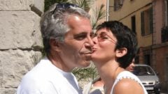 Epstein k sebe naozaj pustil len málo ľudí. Posledný zverejnený dokument ukazuje jeho najbližších