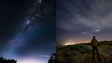 Na snímke nočná obloha a muž, ktorý oblohu pozoruje.