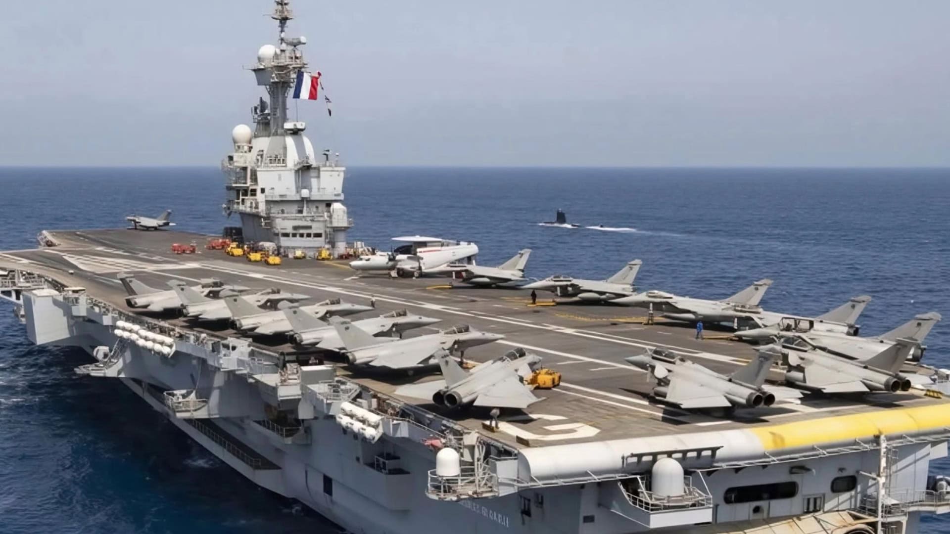 Na snímke lietadlová loď Charles de Gaulle.