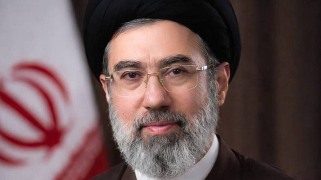 Na snímke nový duchovný iránsky vodca Modžtabá Chameneí.