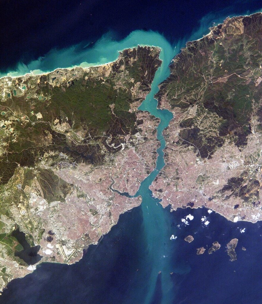 Istanbul_and_Bosporus_big