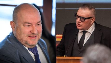 Na snímke vľavo minister športu Rudolf Huliak a vpravo prezident SFZ Ján Kováčik.