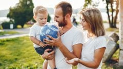 Tisíce slovenských rodičov prichádzajú o peniaze, na ktoré majú nárok. Dôležitá dávka zostáva v úzadí