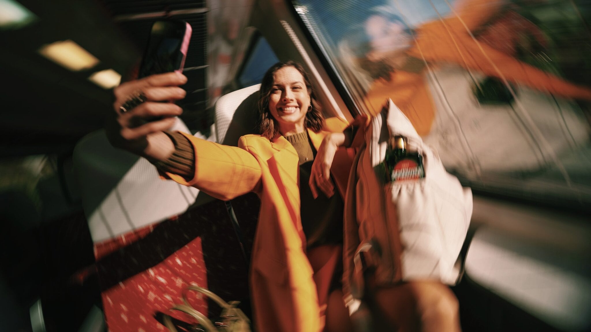 Titulka_DEMANOVKA_preview5_zena raster flasa