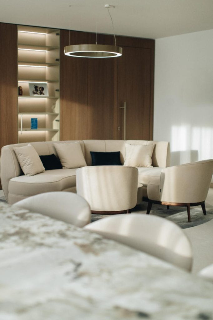 WHITEHOME 1