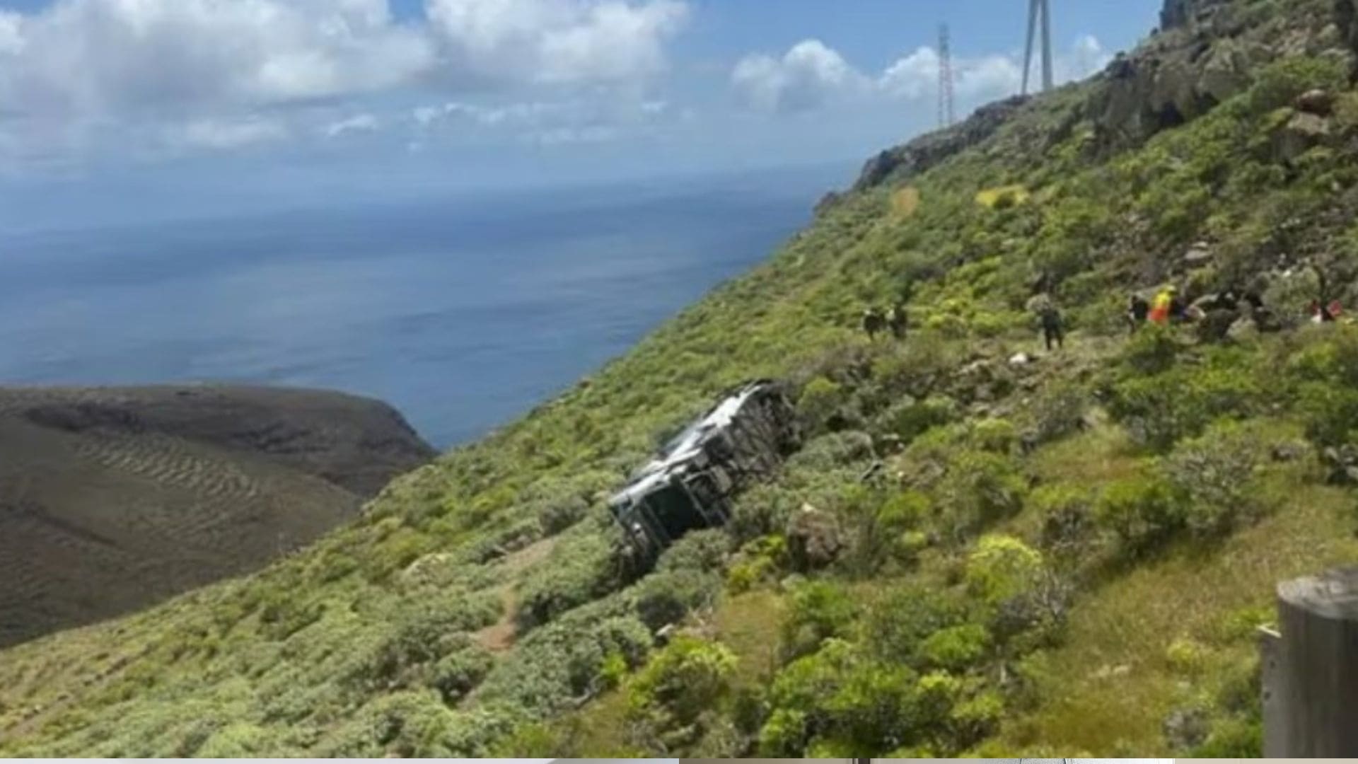 Tragédia na Kanárskych ostrovoch: Autobus s turistami spadol do rokliny
