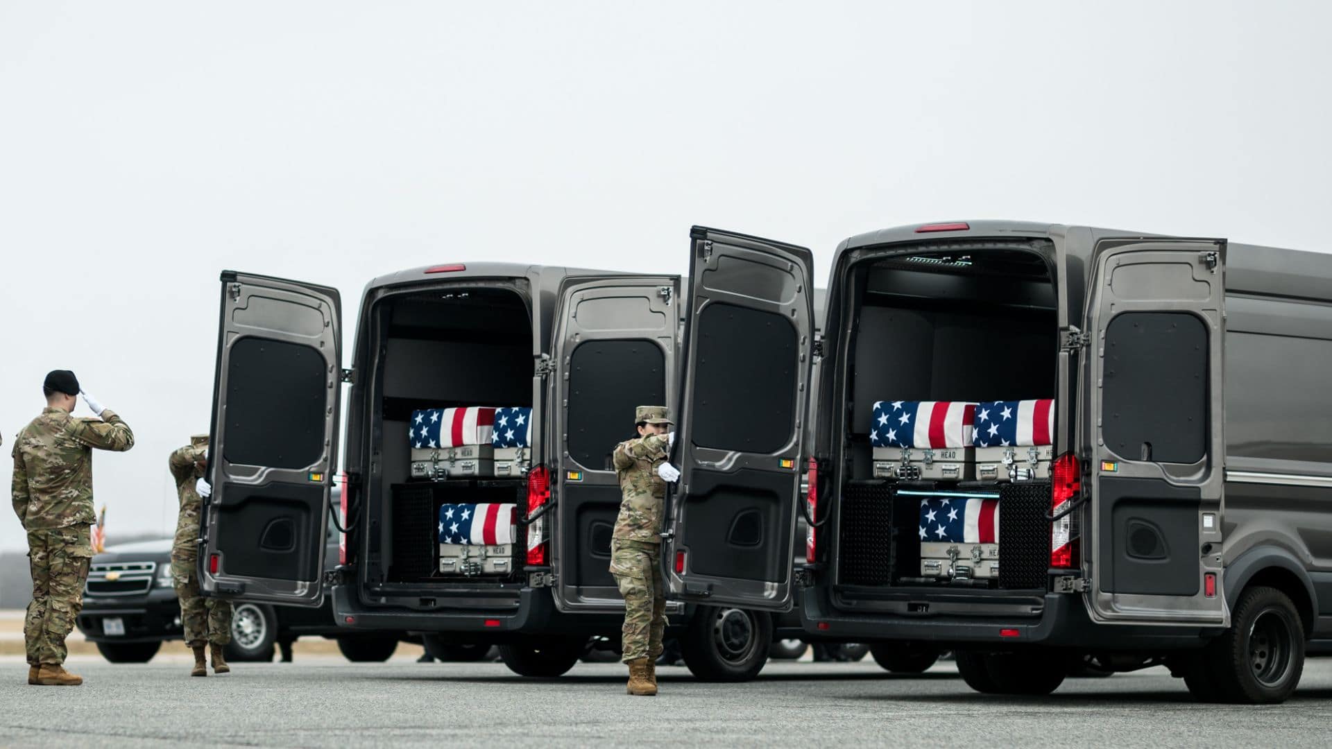 Preživší vojaci obviňujú Pentagon zo lží. Podrobne opisujú najsmrteľnejší útok na americké sily počas vojny v Iráne