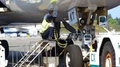 Situácia je zúfalá, Európa má palivo len na týždne. Hrozí hromadné rušenie letov