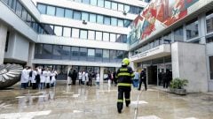 AKTUÁLNE: Budovu Slovenskej technickej univerzity zachvátil požiar. Na mieste zasahujú hasiči