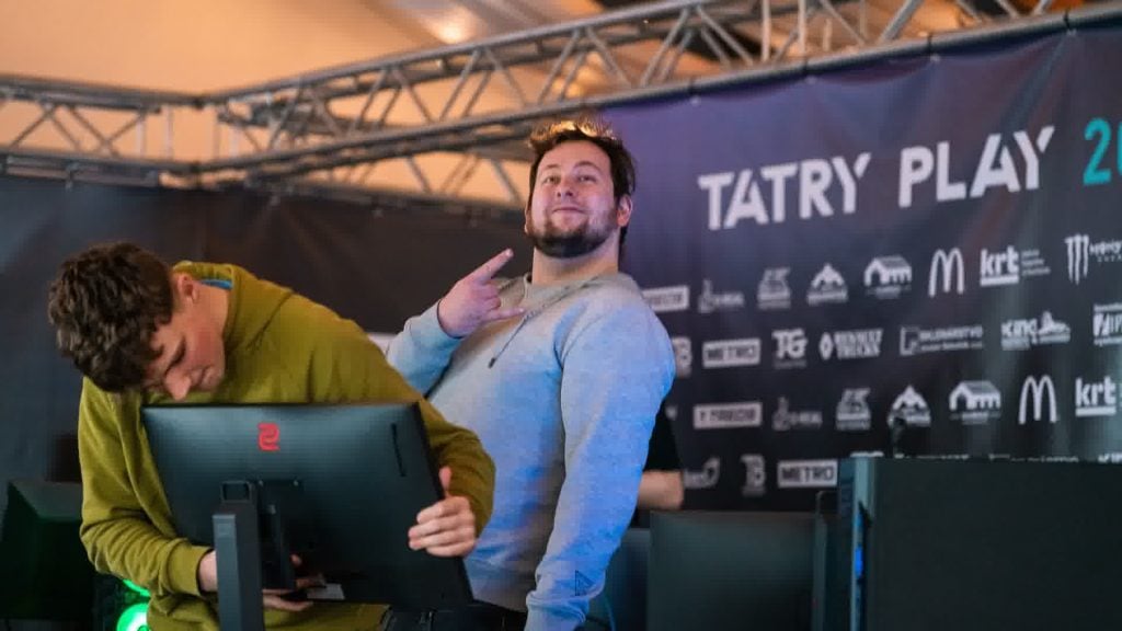 JUR05084-min-DLZjuw2A