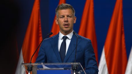 Na snímke líder maďarskej opozičnej strany Tisza Péter Magyar