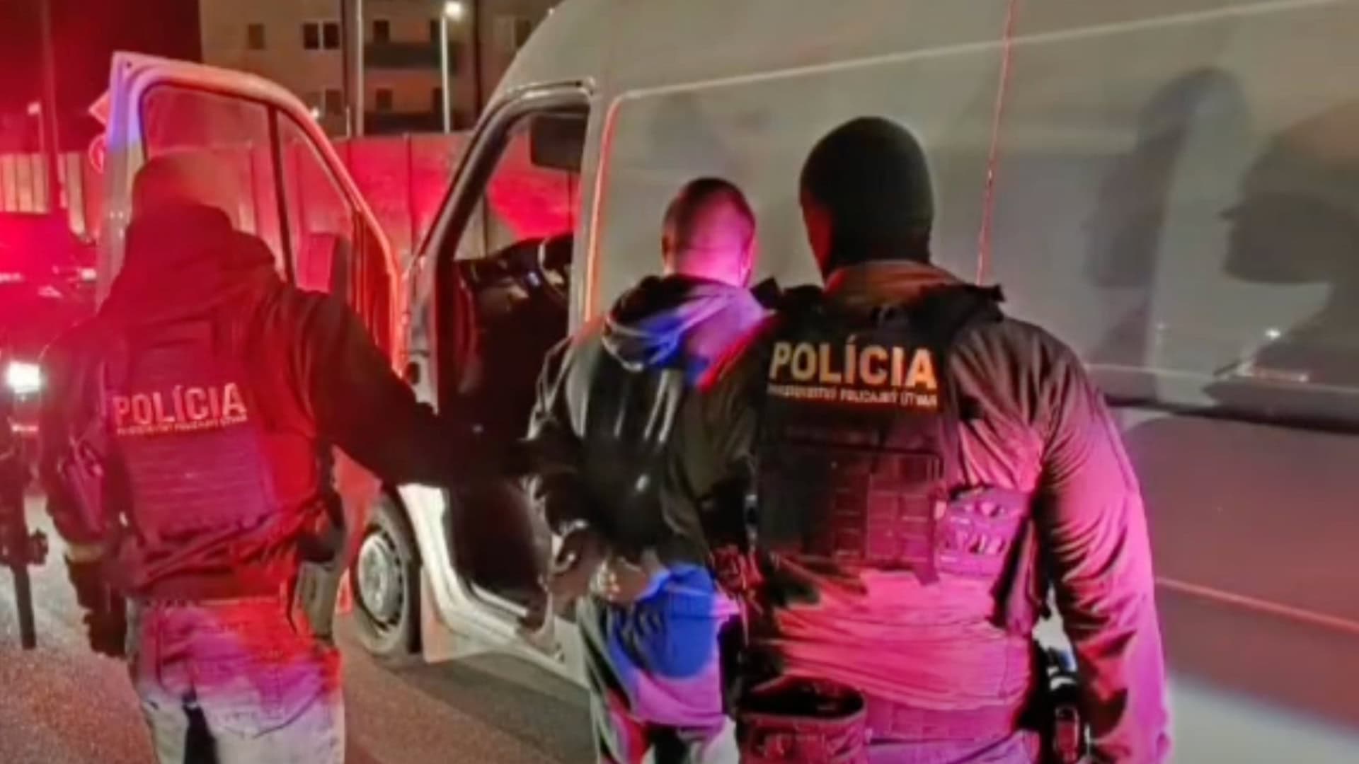 MMA, zásah, polícia