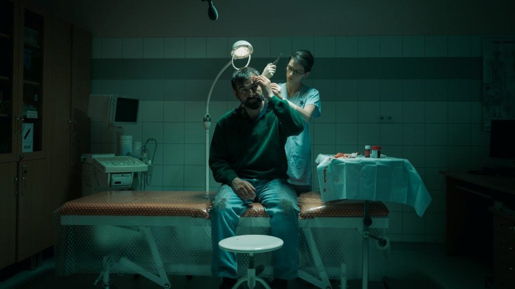 Bojovník_Milan Ondrík alias Hoff s dcérou Bárou, ktorú hrá Ema Businská_zdroj Bontonfilm