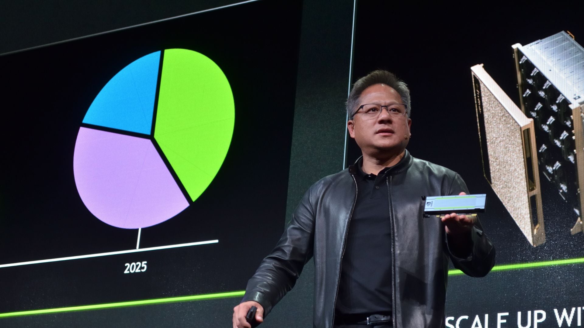 Jensen Huang tvrdí, že AI nekradne ľuďom prácu. Iba ju mení