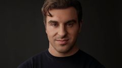 Šéf Airbnb varuje: „Títo ľudia neprežijú.“ AI práve likviduje jednu z vysnívaných pracovných pozícií