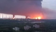 VIDEO: „Čierny dážď“ nad Ruskom. Ukrajinské drony zasiahli strategickú rafinériu, hlásia viaceré obete