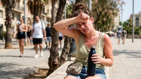 Zabudni na čistú vodu. Lekárka odhaľuje prekvapivý nápoj, ktorý ťa v horúčavách zachráni pred kolapsom