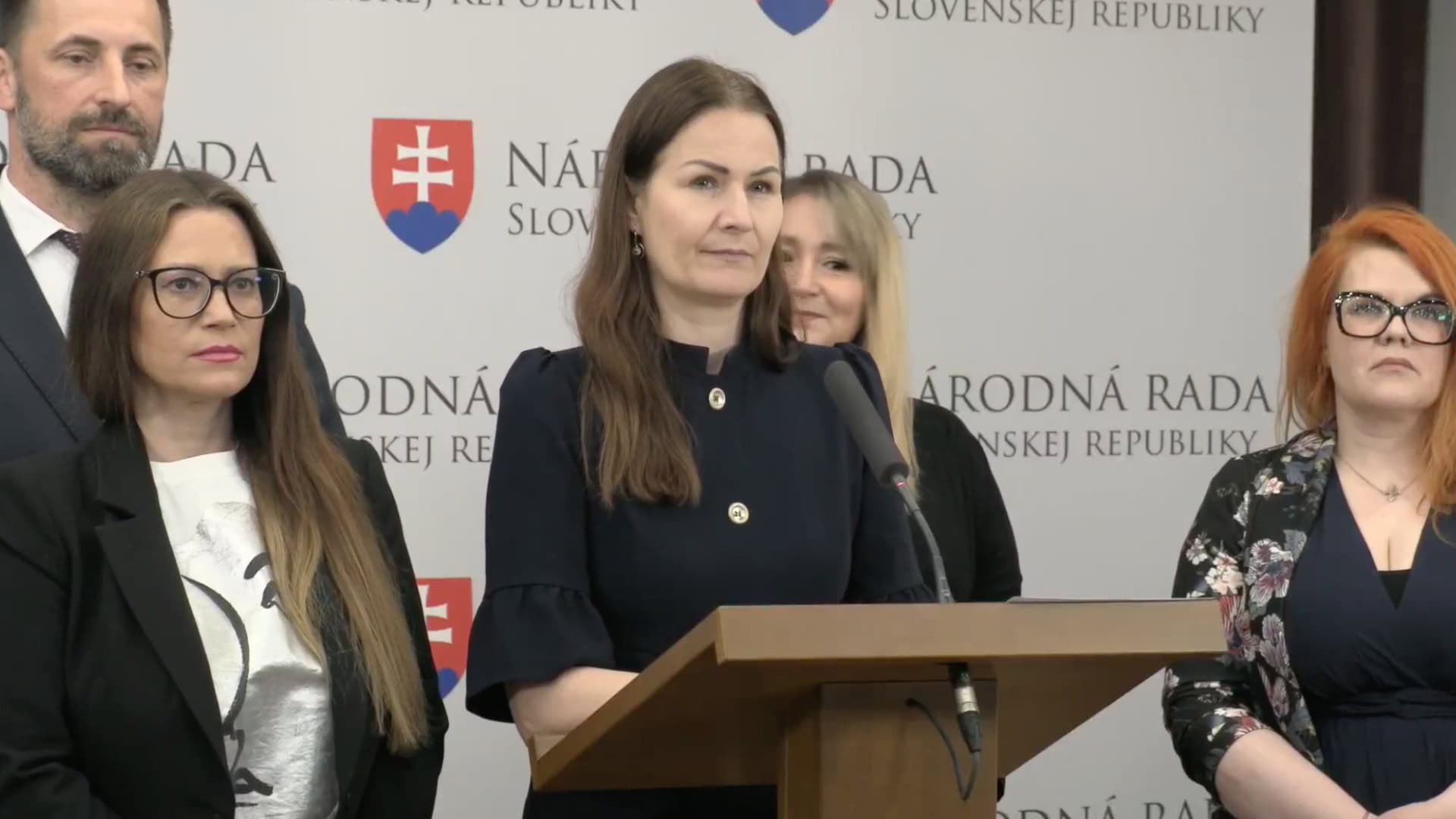 SaS spája známu kauzu s luxusnými haciendami: „Čo majú spoločné Bödör, Gašpar a Očistec? Jedného právnika,“ tvrdí Bajo Holečková