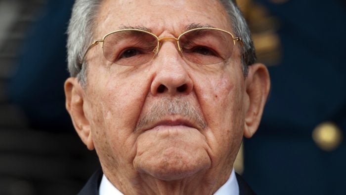 Na archívnej snímke zo 17. marca 2015 v Caracase kubánsky prezident Raúl Castro