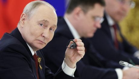 Na snímke ruský prezident Vladimir Putin počas stretnutia so slovenským premiérom Robertom Ficom v rámci Dňa víťazstva, ktorý si pripomína koniec druhej svetovej vojny v Moskve 9. mája 2026.