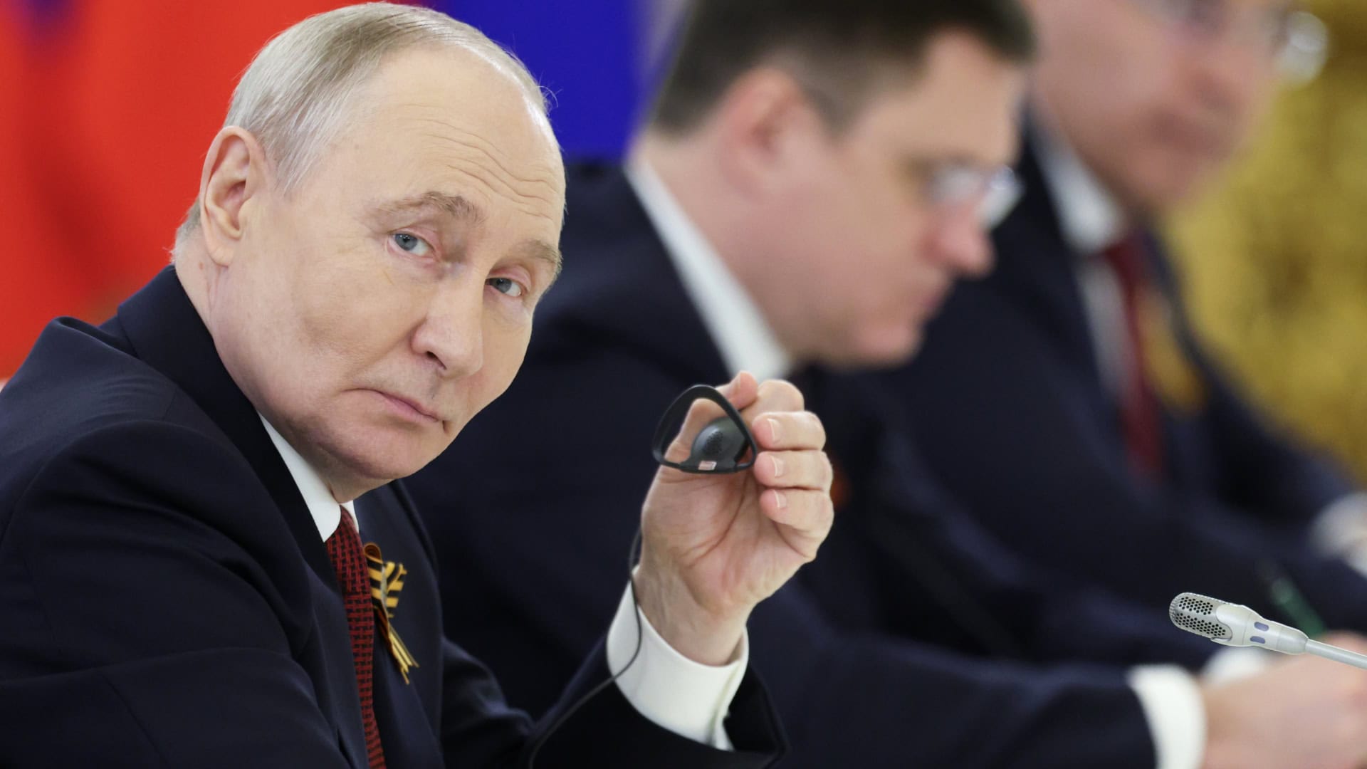 Na snímke ruský prezident Vladimir Putin počas stretnutia so slovenským premiérom Robertom Ficom v rámci Dňa víťazstva, ktorý si pripomína koniec druhej svetovej vojny v Moskve 9. mája 2026.