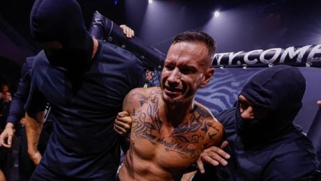 „Kukláči“ odviedli zápasníka Celebrity Combat v putách. Polícia SR reaguje na virálne video