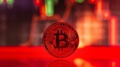 Bitcoin prudko padá: Investori schytali ďalší tvrdý úder, obavy rastú