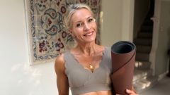 54-ročná fitness trénerka zdieľa svoj obľúbený 5-minútový trik na vyformované ramená. Ťažké činky nepotrebuješ