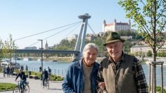na snimke je manzelsky par, bratislava, starnutie, dochodci