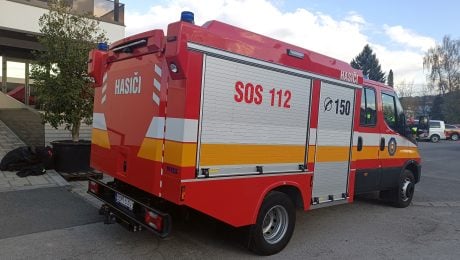 Na snímke hasičské auto
