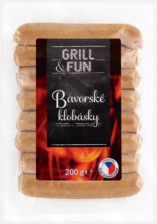 Na snímke bavorské klobásky od Lidlu.