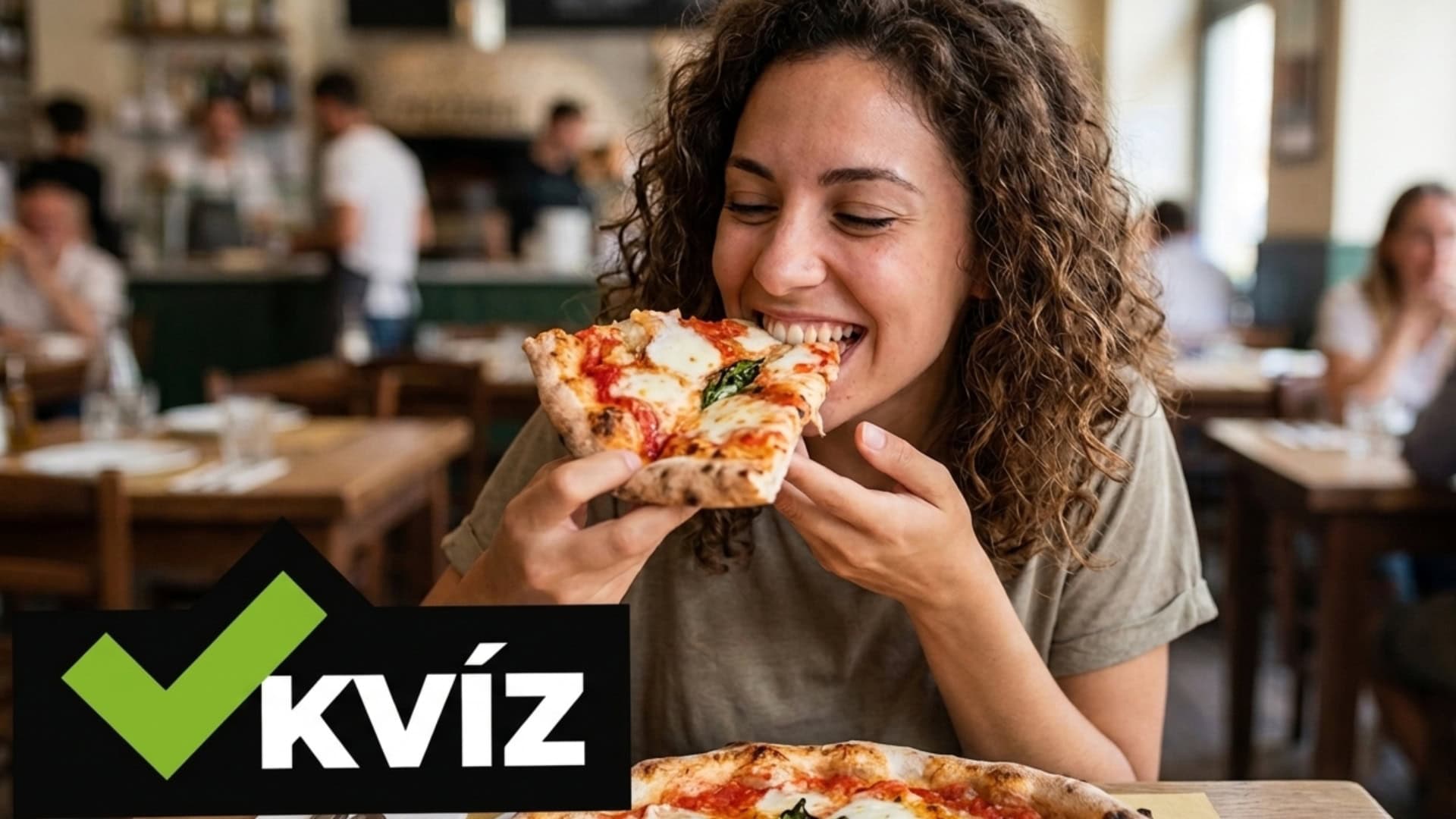 Na snímke žena, ktorá je pizzu.