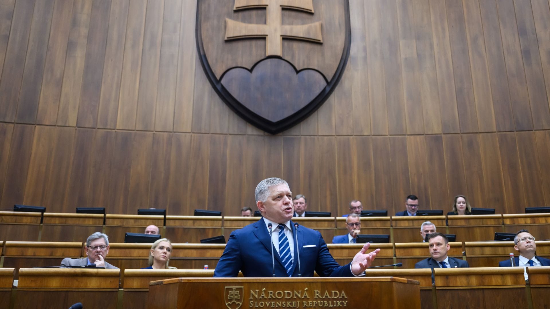 Na snímke Robert Fico počas rozpravy v paralemnte pri príležitosti vyslovovania dôvery vláde.