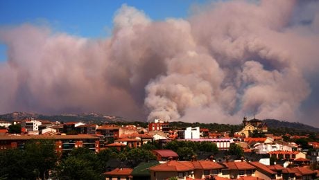 Španielsko hlási gigantické požiare a núdzový stav. Evakuujú desaťtisíce ľudí