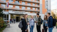 na snimke je internat, studenti, bratislava