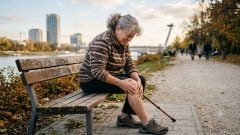 Vedci hlásia prelom v liečbe artrózy. Jediná injekcia obnovila poškodené kĺby už za niekoľko týždňov