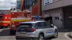 MIMORIADNE: Požiar v Auparku spustil evakuáciu. Polícia žiada návštevníkov, aby rešpektovali pokyny zasahujúcich zložiek