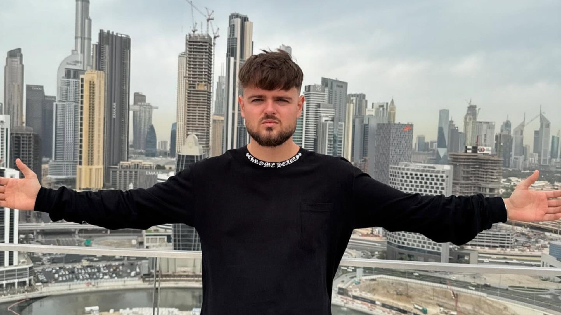 Raper Tisci mal byť podľa tipu zadržaný kukláčmi
